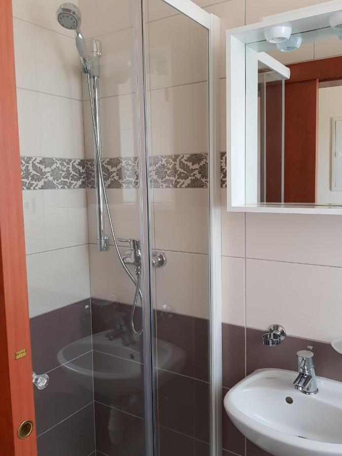 Rooms Leda Vrlika 外观 照片